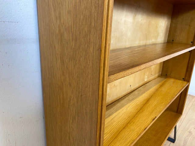 Schönes helles Mid-Century Regal , Vollholz, mit verstellb. Regalböden & neuen Metallfüßen I Holzregal Bücherregal Bücherschrank Küchenregal Regalwand Vintage Retro 60er I