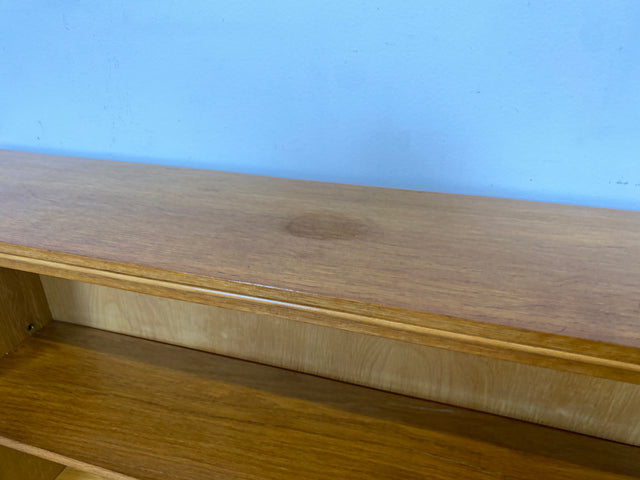 Schönes helles Mid-Century Regal , Vollholz, mit verstellb. Regalböden & neuen Metallfüßen I Holzregal Bücherregal Bücherschrank Küchenregal Regalwand Vintage Retro 60er I