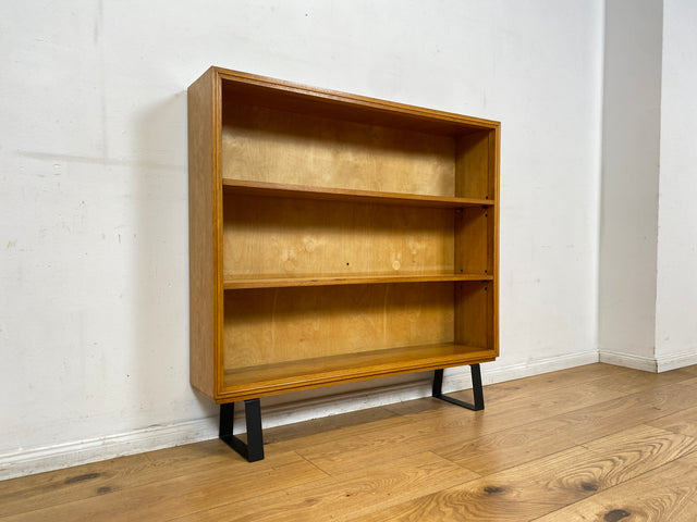 Schönes helles Mid-Century Regal , Vollholz, mit verstellb. Regalböden & neuen Metallfüßen I Holzregal Bücherregal Bücherschrank Küchenregal Regalwand Vintage Retro 60er I