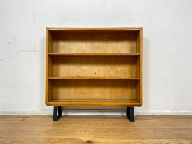 Schönes helles Mid-Century Regal , Vollholz, mit verstellb. Regalböden & neuen Metallfüßen I Holzregal Bücherregal Bücherschrank Küchenregal Regalwand Vintage Retro 60er I
