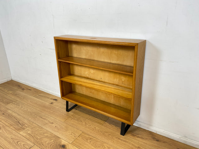 Schönes helles Mid-Century Regal , Vollholz, mit verstellb. Regalböden & neuen Metallfüßen I Holzregal Bücherregal Bücherschrank Küchenregal Regalwand Vintage Retro 60er I