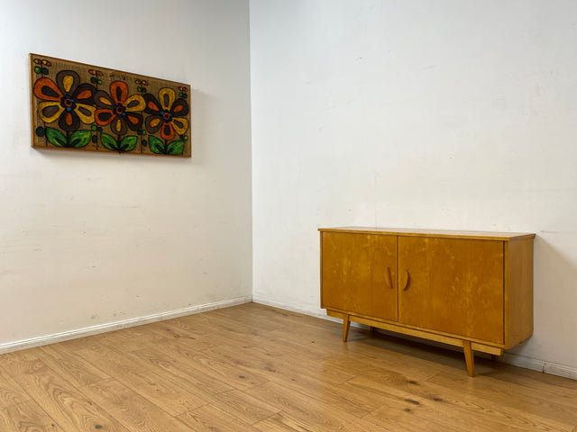 Stilvolles helles Mid-Century Sideboard aus vollem Holz in Birke mit hübschen Holzgriffen