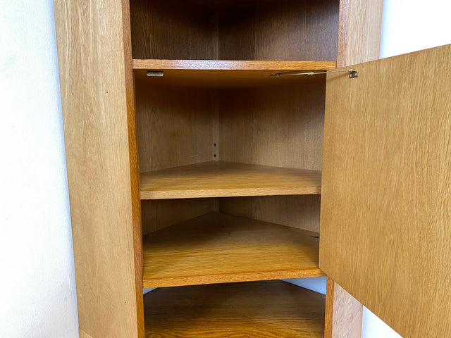 WMK I Hochwertiger hoher Mid-Century Eckschrank I Vollholz in Eiche I mit verstell. Regalböden I Eckregal Highboard Bücherschrank Büchervitrine Regalwand Regal Wohnwand Vintage 50er 60er I
