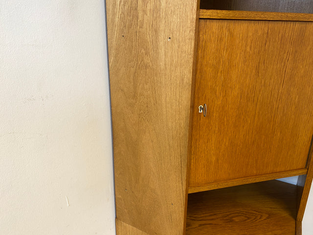 WMK I Hochwertiger hoher Mid-Century Eckschrank I Vollholz in Eiche I mit verstell. Regalböden I Eckregal Highboard Bücherschrank Büchervitrine Regalwand Regal Wohnwand Vintage 50er 60er I