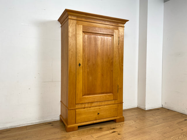 Hochwertiger Kleiderschrank im antiken Stil aus massivem Kirschholz mit Schublade I Schrank Wäscheschrank Bauernschrank Dielenschrank Vertiko Biedermeier Landhaus Vintage I