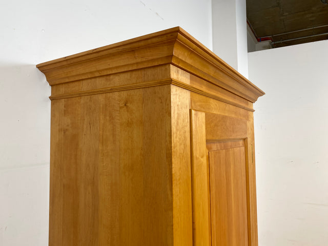 Hochwertiger Kleiderschrank im antiken Stil aus massivem Kirschholz mit Schublade I Schrank Wäscheschrank Bauernschrank Dielenschrank Vertiko Biedermeier Landhaus Vintage I