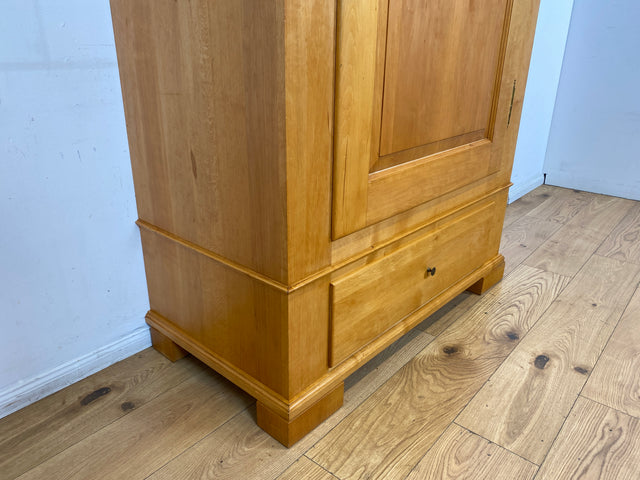 Hochwertiger Kleiderschrank im antiken Stil aus massivem Kirschholz mit Schublade I Schrank Wäscheschrank Bauernschrank Dielenschrank Vertiko Biedermeier Landhaus Vintage I