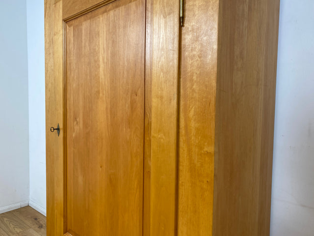 Hochwertiger Kleiderschrank im antiken Stil aus massivem Kirschholz mit Schublade I Schrank Wäscheschrank Bauernschrank Dielenschrank Vertiko Biedermeier Landhaus Vintage I