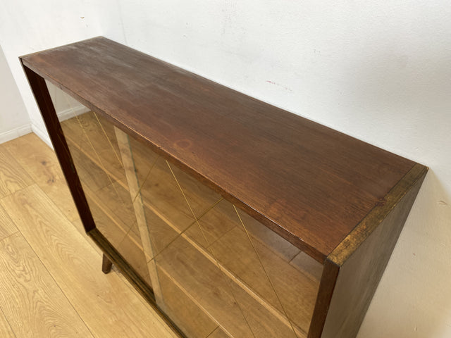 WMK I Schöne Mid-Century Vitrine mit Einlegeböden