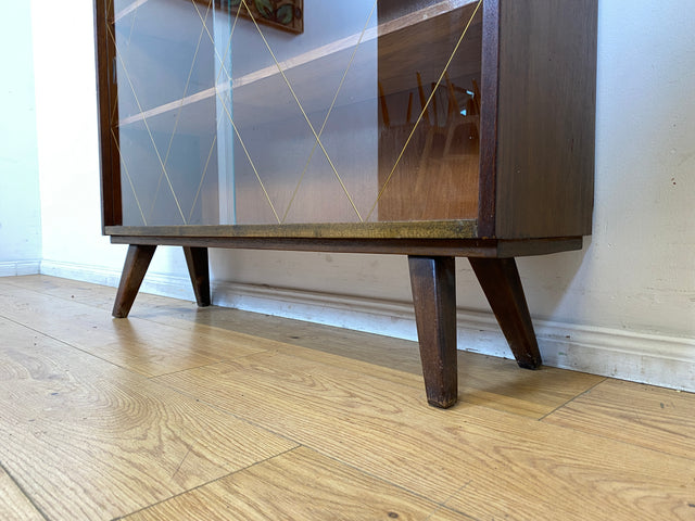 WMK I Schöne Mid-Century Vitrine mit Einlegeböden