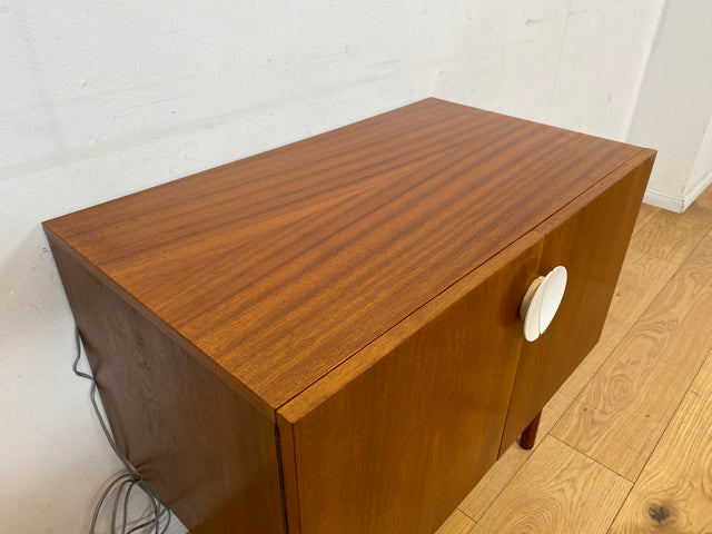 Sehr hübsche kleine 70er Jahre Barkommode mit Beleuchtung und verspiegeltem Getränkefach I Bar Barschrank Mini-Bar Hausbar Kommode VEB DDR Mid-Century Vintage Retro 60er I