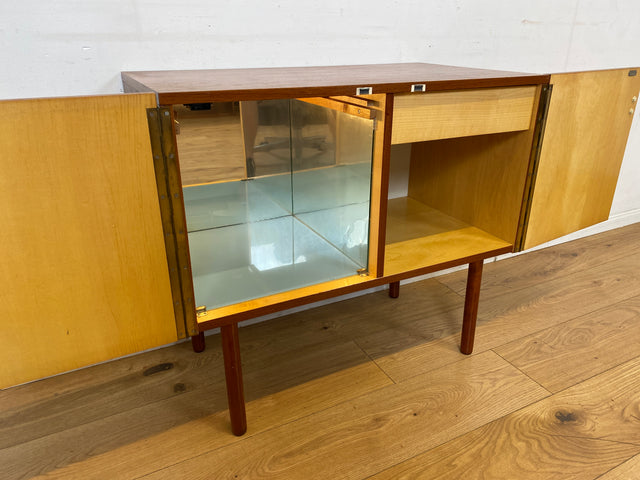 Sehr hübsche kleine 70er Jahre Barkommode mit Beleuchtung und verspiegeltem Getränkefach I Bar Barschrank Mini-Bar Hausbar Kommode VEB DDR Mid-Century Vintage Retro 60er I
