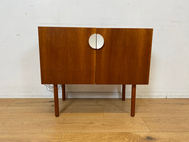 Sehr hübsche kleine 70er Jahre Barkommode mit Beleuchtung und verspiegeltem Getränkefach I Bar Barschrank Mini-Bar Hausbar Kommode VEB DDR Mid-Century Vintage Retro 60er I