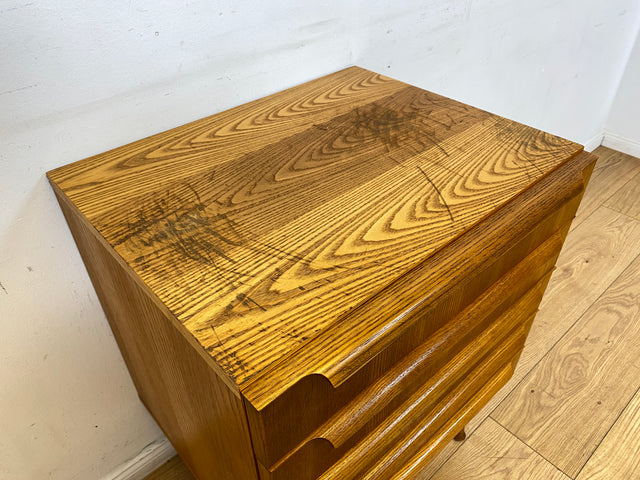 Stilvolle kleine helle Mid-Century Kommode in Esche mit Schubladen & formschönen Holzgriffen I Schubladenkommode Schrank Wäschekommode Ablage Sideboard Retro Vintage 60er I