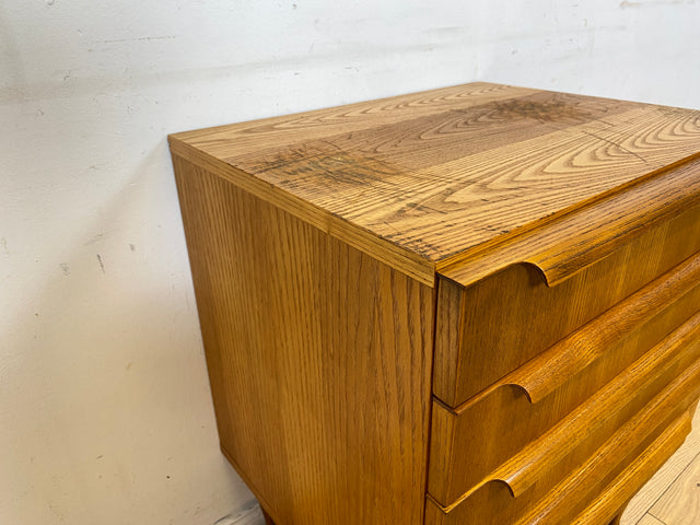 Stilvolle kleine helle Mid-Century Kommode in Esche mit Schubladen & formschönen Holzgriffen I Schubladenkommode Schrank Wäschekommode Ablage Sideboard Retro Vintage 60er I