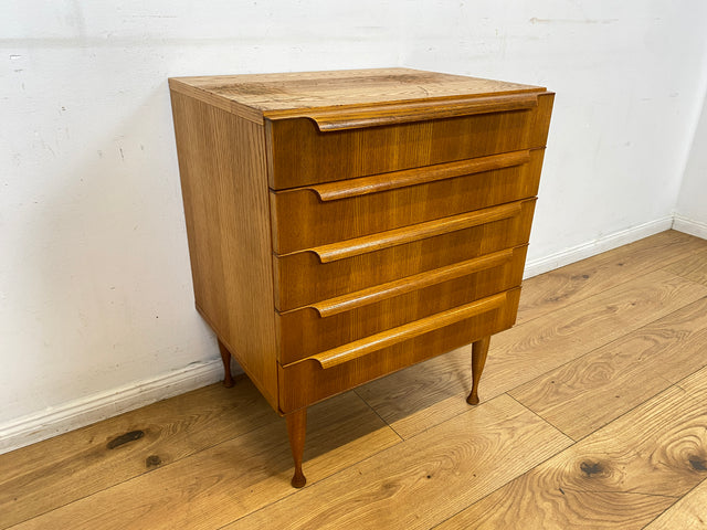 Stilvolle kleine helle Mid-Century Kommode in Esche mit Schubladen & formschönen Holzgriffen I Schubladenkommode Schrank Wäschekommode Ablage Sideboard Retro Vintage 60er I