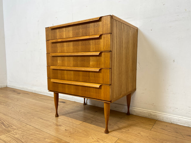 Stilvolle kleine helle Mid-Century Kommode in Esche mit Schubladen & formschönen Holzgriffen I Schubladenkommode Schrank Wäschekommode Ablage Sideboard Retro Vintage 60er I