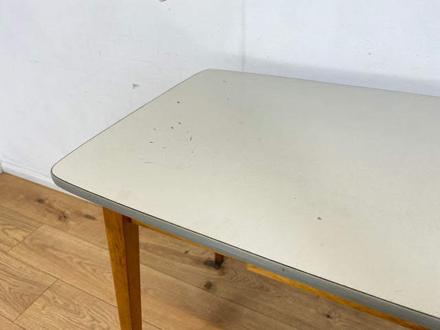 WMK I Minimalistischer und stabiler kleiner Mid-Century Küchentisch mit pflegeleichter Resopal Oberfläche