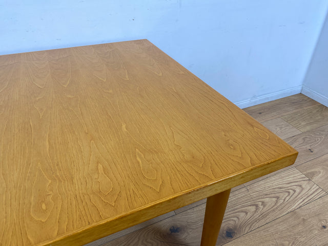 WMK I Minimalistischer und sehr gut erhaltener heller Mid-Century Couchtisch in seltener quadratischer Form