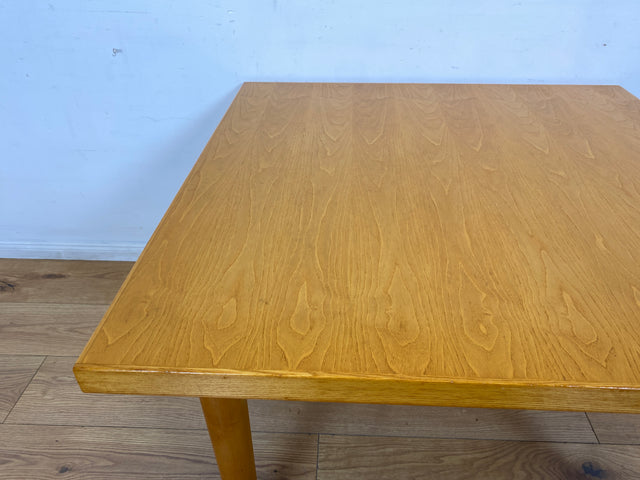 WMK I Minimalistischer und sehr gut erhaltener heller Mid-Century Couchtisch in seltener quadratischer Form