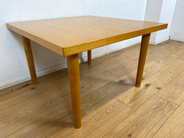 WMK I Minimalistischer und sehr gut erhaltener heller Mid-Century Couchtisch in seltener quadratischer Form