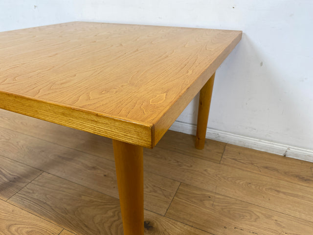 WMK I Minimalistischer und sehr gut erhaltener heller Mid-Century Couchtisch in seltener quadratischer Form