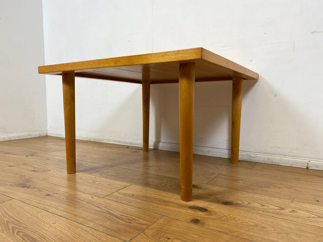 WMK I Minimalistischer und sehr gut erhaltener heller Mid-Century Couchtisch in seltener quadratischer Form