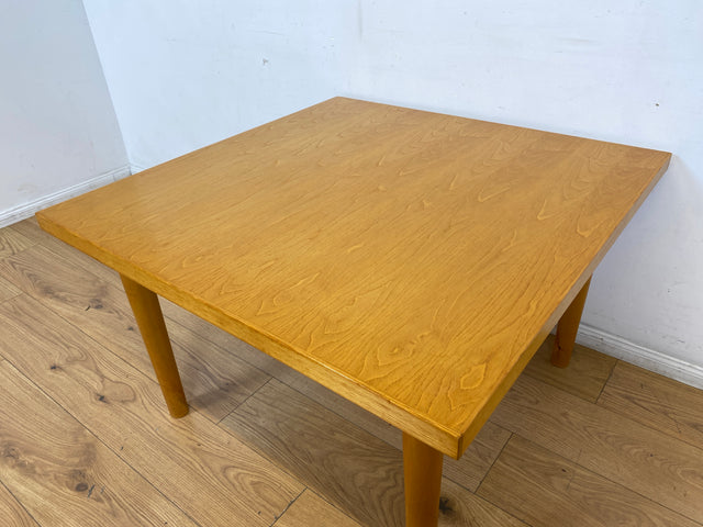 WMK I Minimalistischer und sehr gut erhaltener heller Mid-Century Couchtisch in seltener quadratischer Form