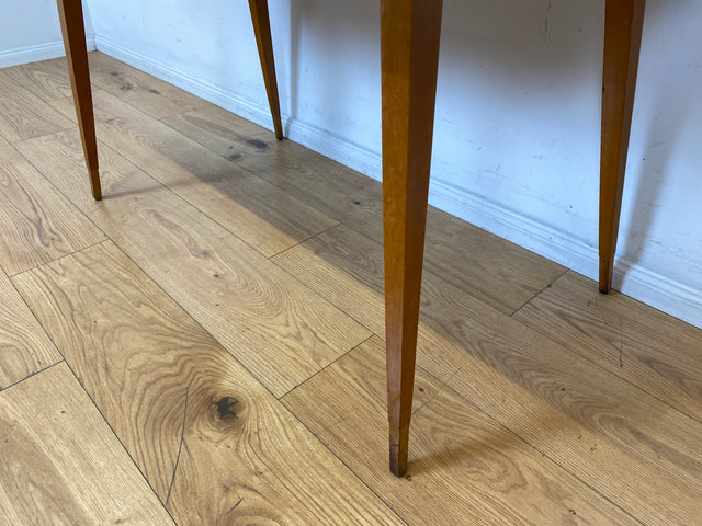 Kultiger hoher Mid-Century Couchtisch mit Mosaik Fliesen und konischen Füßen