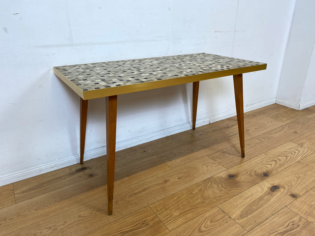 Kultiger hoher Mid-Century Couchtisch mit Mosaik Fliesen und konischen Füßen