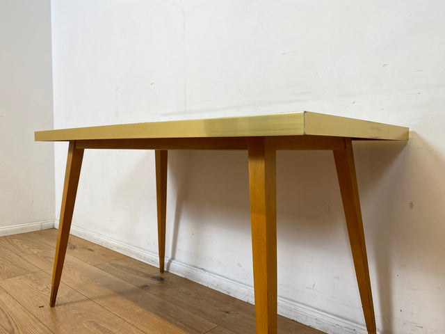 Besonders schöner hoher Mid-Century Couchtisch mit Mosaik Fliesen und konischen Füßen.