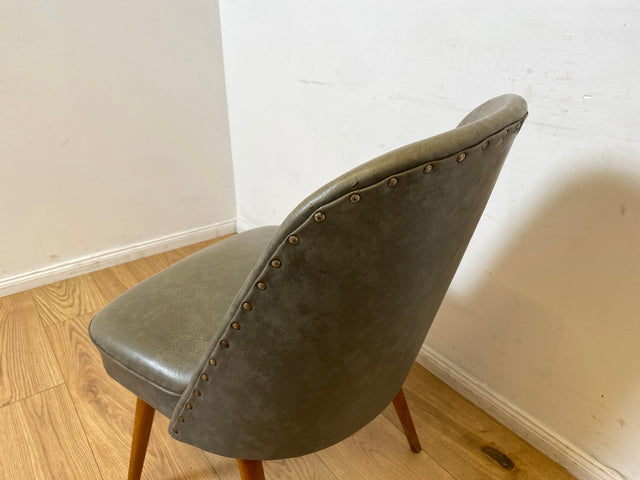 WMK I Versand I Kultiger und sehr gut erhaltener Mid-Century DDR Cocktailsessel mit Federkernsitz und Kunstlederbezug mit Patina