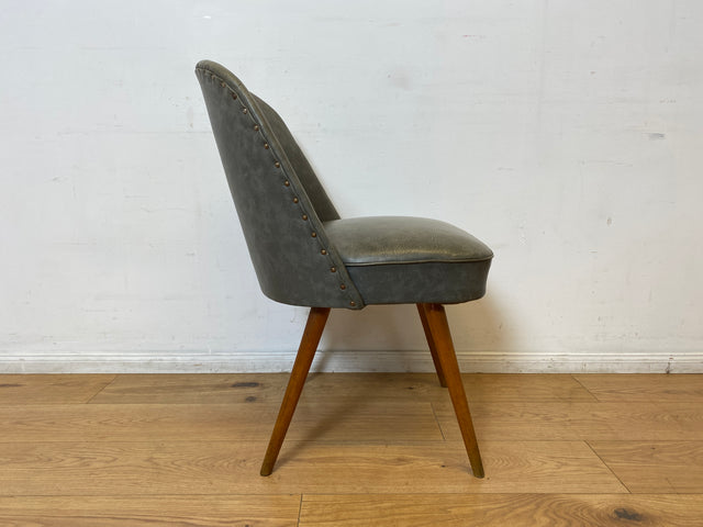 WMK I Versand I Kultiger und sehr gut erhaltener Mid-Century DDR Cocktailsessel mit Federkernsitz und Kunstlederbezug mit Patina