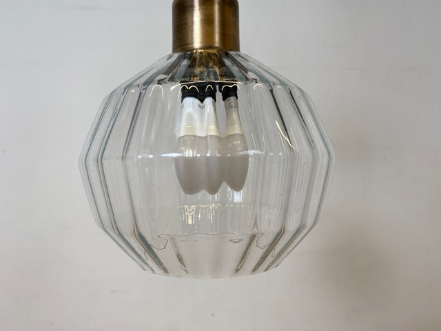 Elegante Mid-Century Hängelampe mit fein facettiertem Glas
