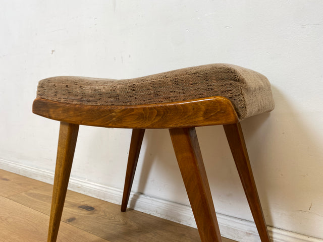 WMK I Versand I Formschöner und bequemer Mid-Century Hocker mit braunem Originalbezug und konischen Füßen