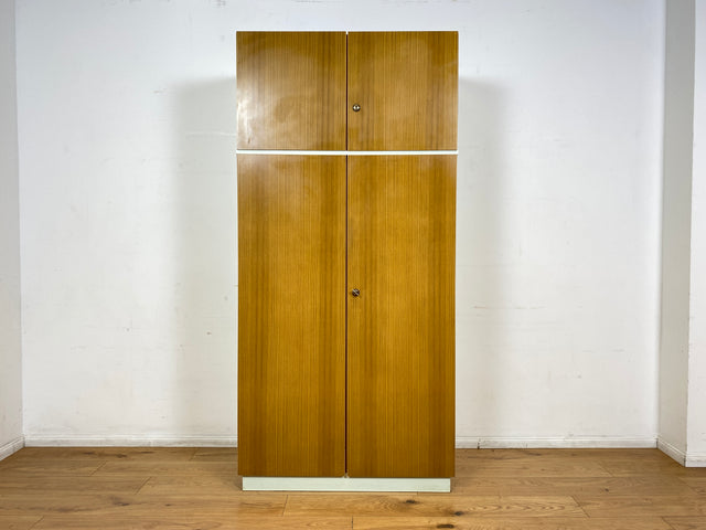 I Retro pur I Sehr schöner großer Mid-Century Kleiderschrank aus 1967 mit Aufsatz I Schrank Schlafzimmerschrank Garderobe Wardrobe Flurschrank 60er 70er Vintage DDR I