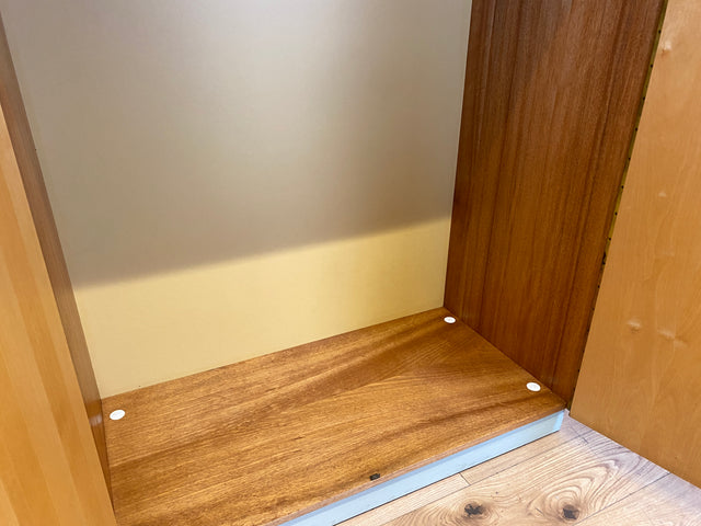 Sehr schöner und geräumiger Mid-Century Kleiderschrank mit Aufsatz und Kleiderstange I Schrank Schlafzimmerschrank Wäscheschrank Wardrobe 60er 70er Vintage Retro I
