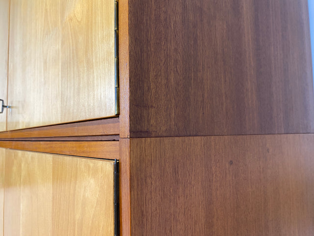 Sehr schöner und geräumiger Mid-Century Kleiderschrank mit Aufsatz und Kleiderstange I Schrank Schlafzimmerschrank Wäscheschrank Wardrobe 60er 70er Vintage Retro I