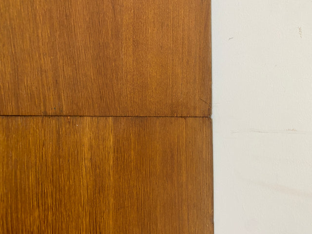 Besonders schöner Mid-Century Kleiderschrank in Eiche mit Aufsatz und Schiebetüren