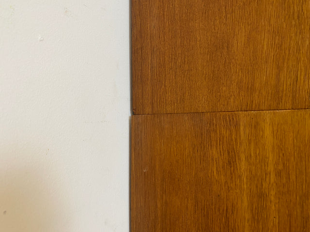 Besonders schöner Mid-Century Kleiderschrank in Eiche mit Aufsatz und Schiebetüren