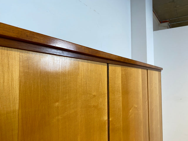 Schöner & perfekt aufgeteilter 3-türiger Mid-Century Kleiderschrank mit Schubladen I Schrank Schlafzimmerschrank Wäscheschrank Wardrobe Rockabilly 50er 60er Vintage I