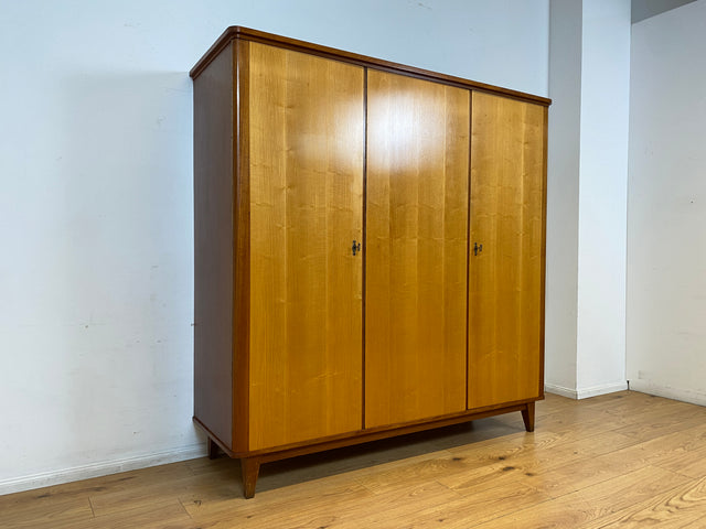 Schöner & perfekt aufgeteilter 3-türiger Mid-Century Kleiderschrank mit Schubladen I Schrank Schlafzimmerschrank Wäscheschrank Wardrobe Rockabilly 50er 60er Vintage I