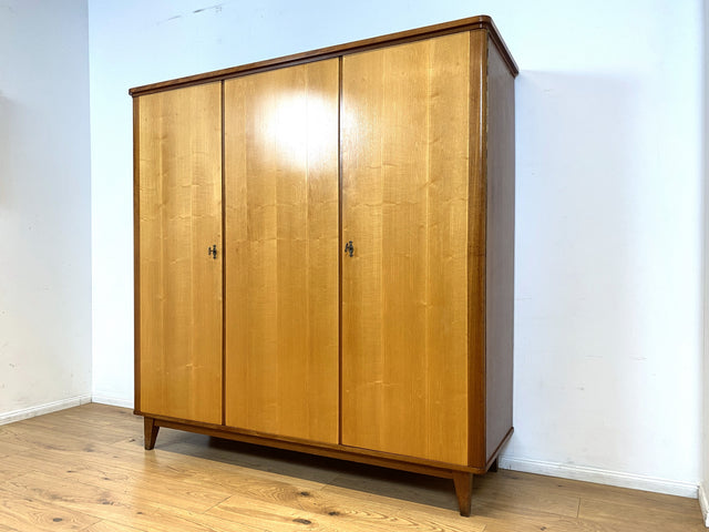 Schöner & perfekt aufgeteilter 3-türiger Mid-Century Kleiderschrank mit Schubladen I Schrank Schlafzimmerschrank Wäscheschrank Wardrobe Rockabilly 50er 60er Vintage I