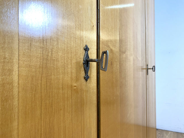 Schöner & perfekt aufgeteilter 3-türiger Mid-Century Kleiderschrank mit Schubladen I Schrank Schlafzimmerschrank Wäscheschrank Wardrobe Rockabilly 50er 60er Vintage I