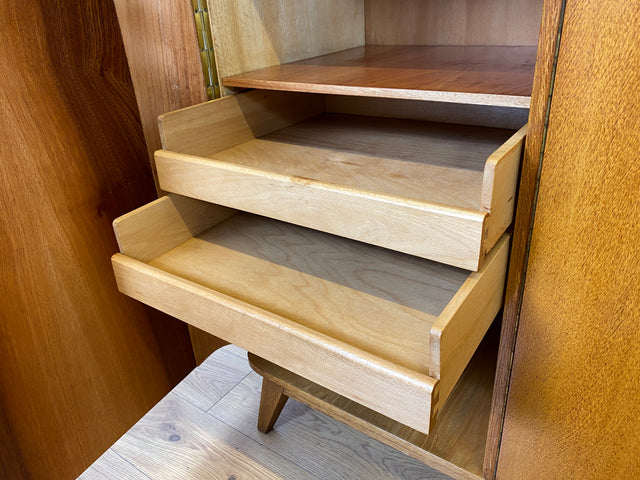 Besonders schöner Mid-Century Kleiderschrank aus 1960 mit Schubladen I Vollholz in Eiche 