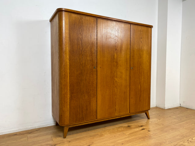 Besonders schöner Mid-Century Kleiderschrank aus 1960 mit Schubladen I Vollholz in Eiche 