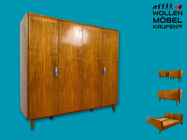 Besonders schöner Mid-Century Kleiderschrank mit perfekter Aufteilung mit Kleiderstange und Böden