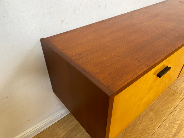 Stilvolles und gut erhaltenes Mid-Century Lowboard mit Schubladen und Originalgriffen