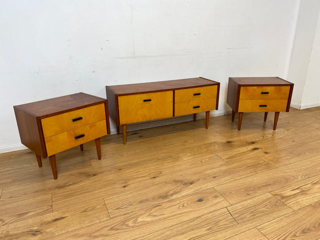 Stilvolles und gut erhaltenes Mid-Century Lowboard mit Schubladen und Originalgriffen