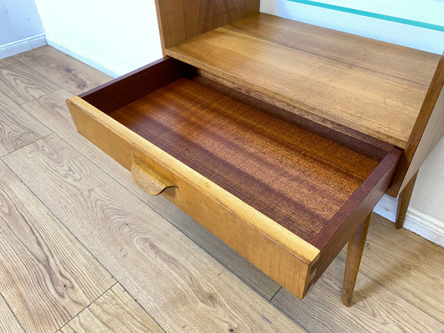 WMK I Formschöner und sehr gut erhaltener Mid-Century Nachttisch mit Schublade & Glas Ablage I Nachtkommode Nachtschrank Nachtschränkchen Kommode Beistelltisch 50er 60er Vintage I Berlin Köln Bremen